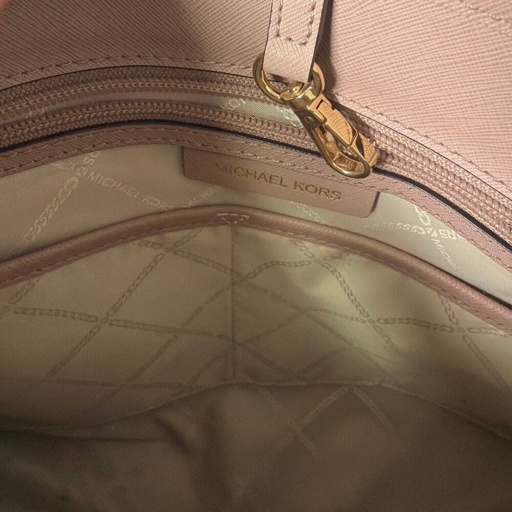 Michael Kors Tote Bag - Picture 8 of 8